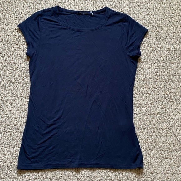 Tahari black scoop neck short sleeve tee shirt Medium NWOT - Picture 2 of 11